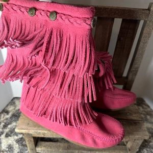 Pink Minnetonka fringe boots